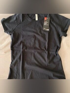 $25 NWT Under Armour Women's Navy Blue Athletic Crewneck Tee T-Shirt